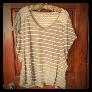 Lace detail flowy top.